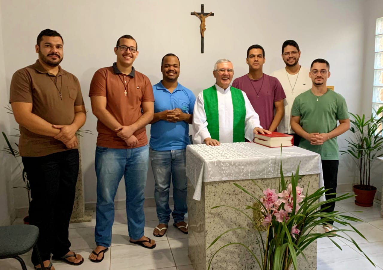 dom-jeova-elias-visita-ao-seminario-escola-do-evangelho-da-diocese-de-goias-em-goiania (2)